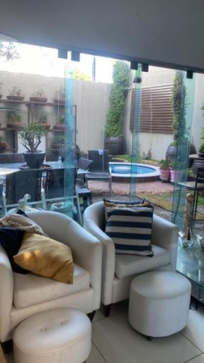 Alugo flat suítes mobiliado com área de lazer